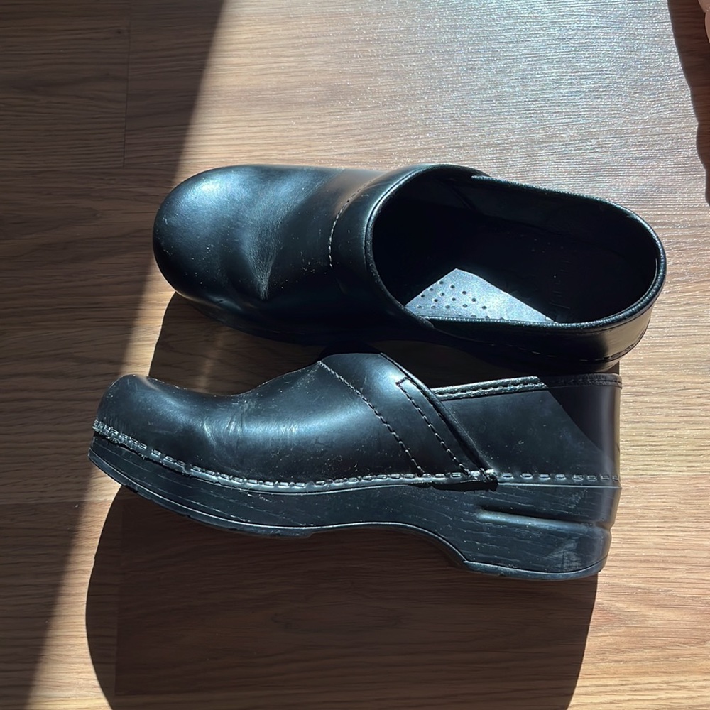 Dansko Clogs Size 37 - image 4